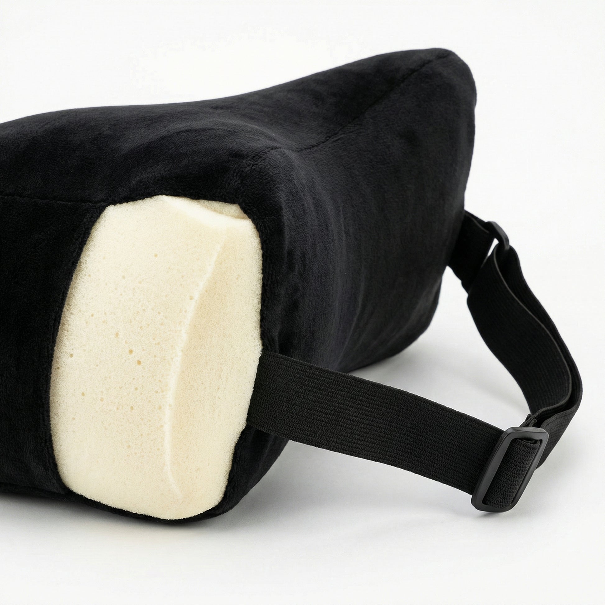 Coussin cervical voiture appui-tête — vue détail matière et texture