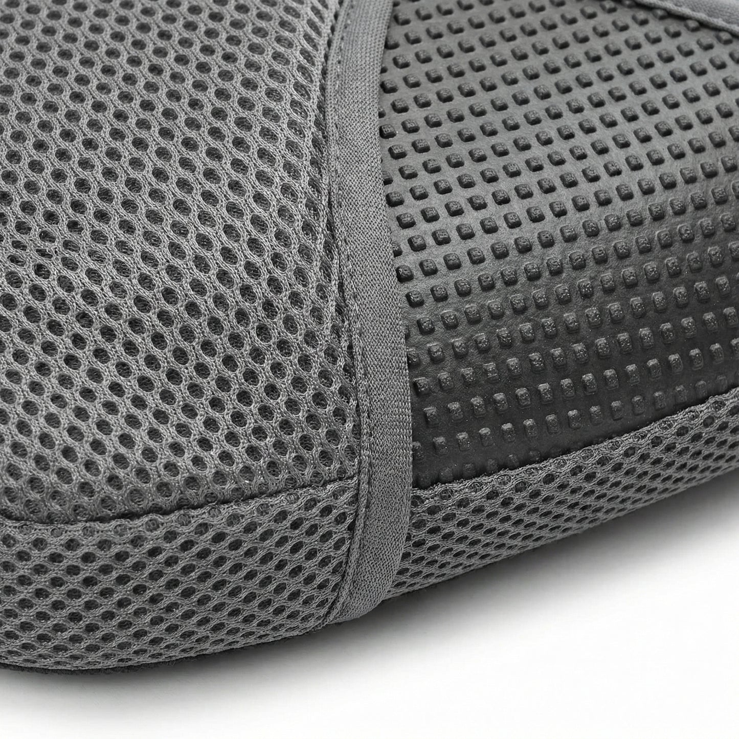Coussin assise voiture anti-glisse — vue détail matière et texture