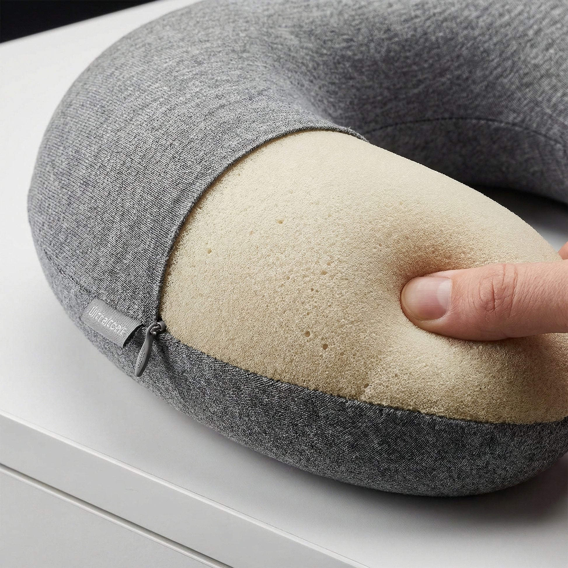 Coussin Cervical Voyage — vue détail matière et texture (Serenys)